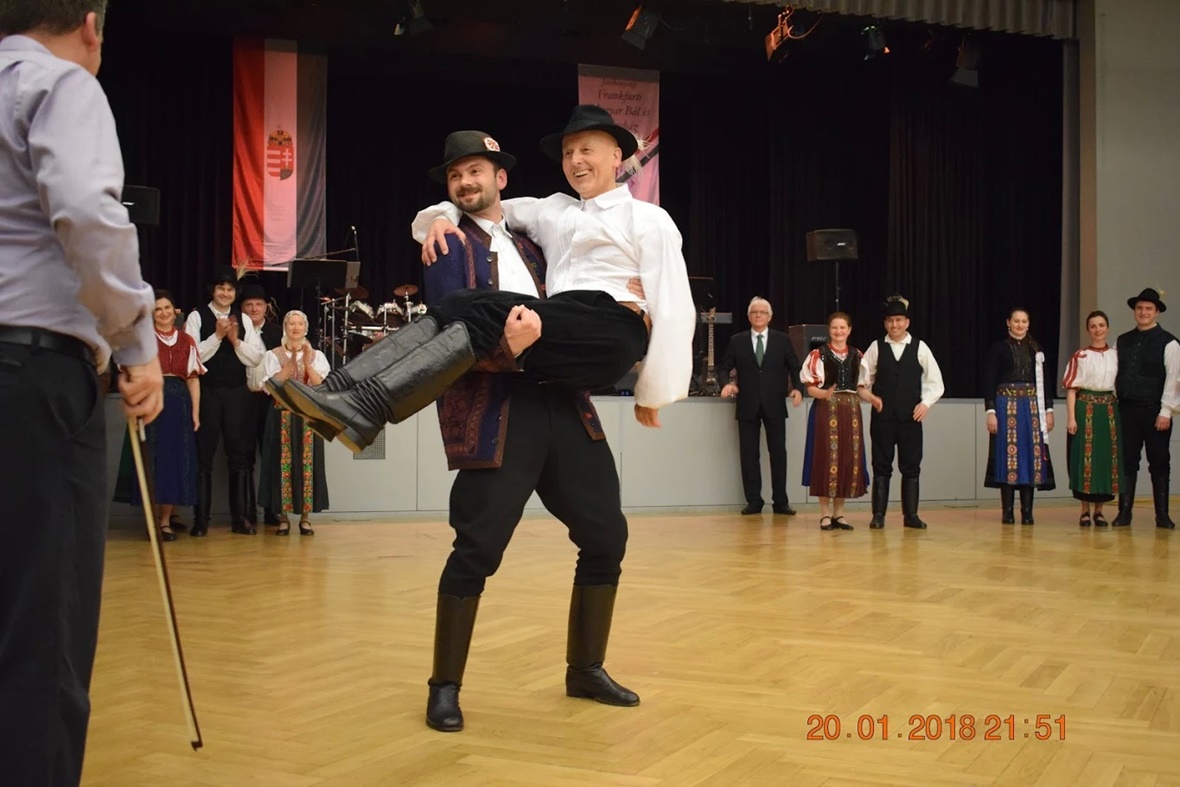 Ungarische Tanz Musik und Tracht Gruppe in Frankfurt/ Main Vorstellung 2018 Februar