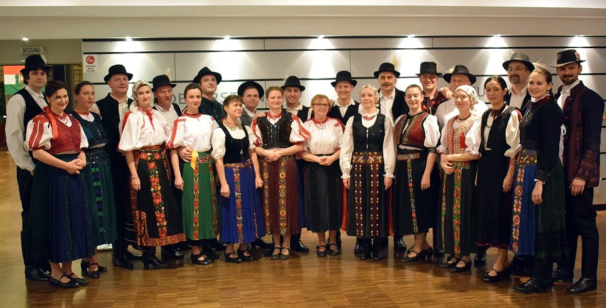 magyar néptánc fellepes Jahthunderthalle Frankfurt